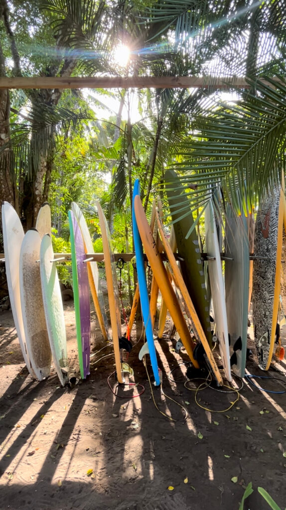 Surfing i deski na plaży w Santa Catalina, Panamie – przygoda dla miłośników sportów wodnych