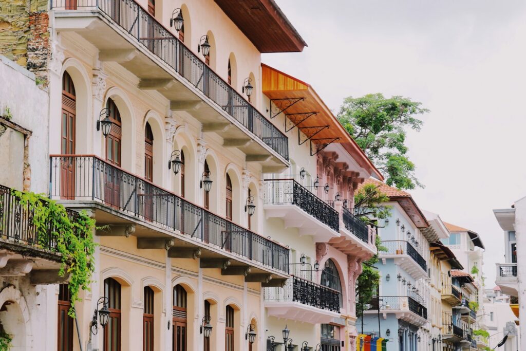 Stare Miasto (Casco Viejo) w Panama City - kolorowe balkony